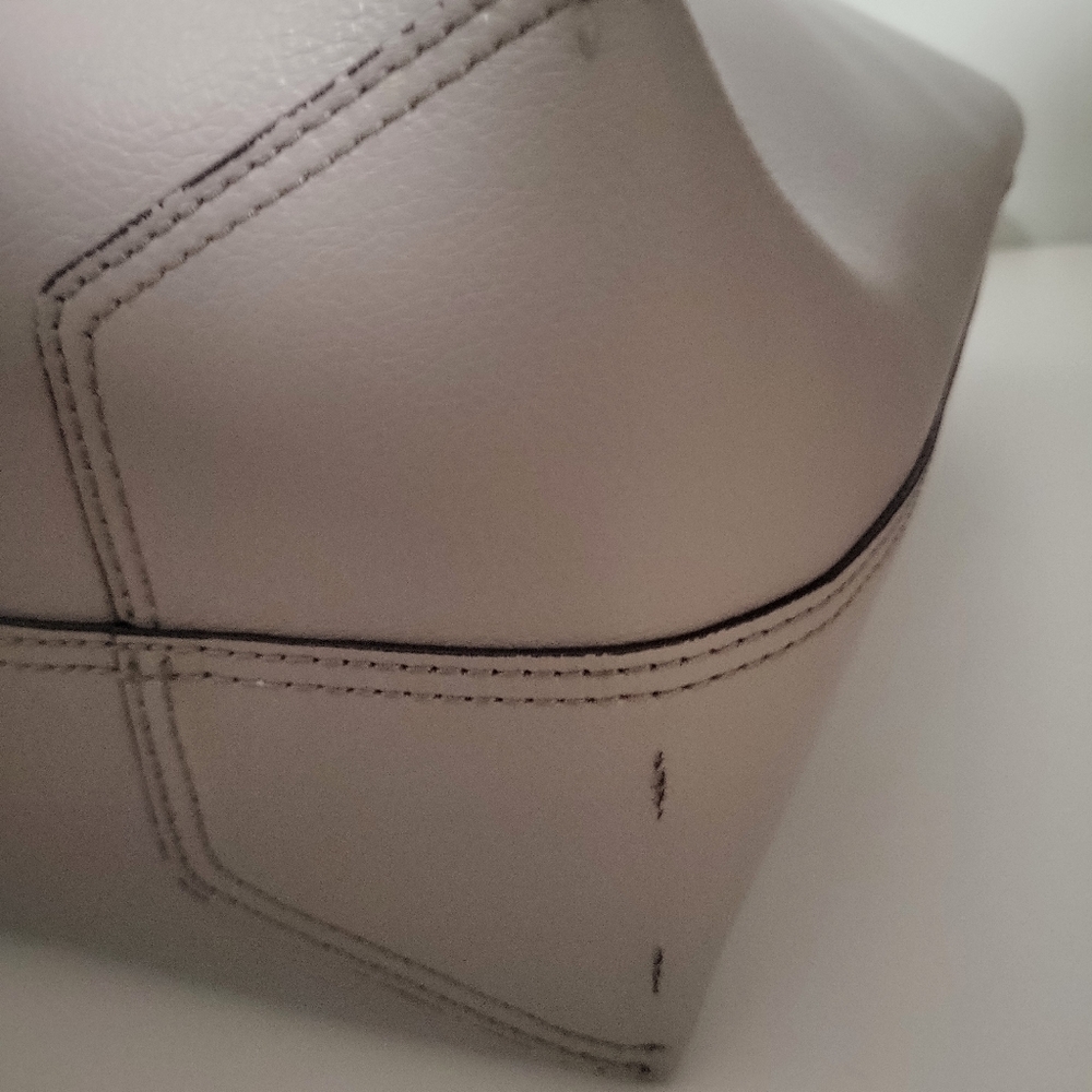 Kate Spade tote with tastle H-10 Width-12.5 - Picture 11 of 11
